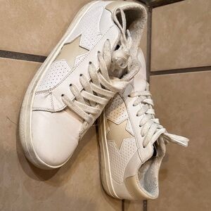 Steve Madden White and Tan Star Sneakers